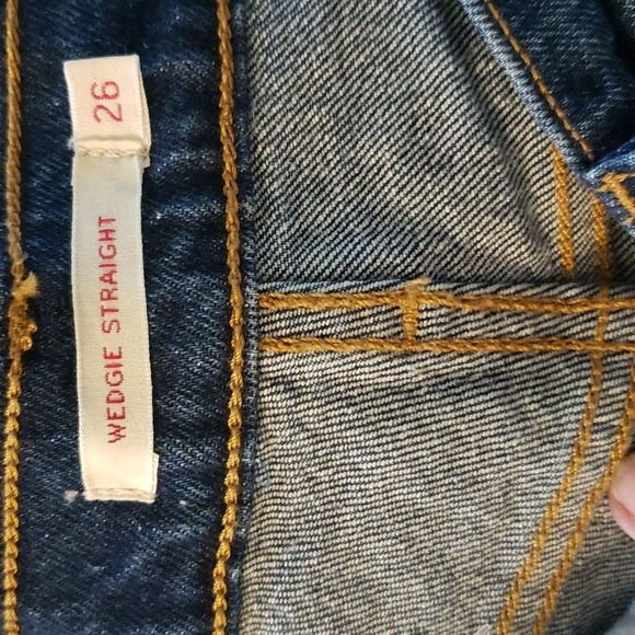 Levi's Wedgie Straight High Rise Crop Raw Hem - Picture 4 of 8